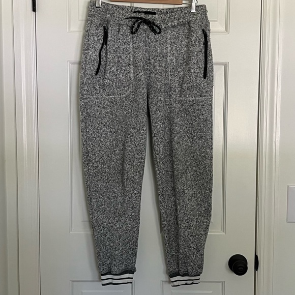 Brooklyn Cloth Other - Brooklyn Cloth “The Jogger” Heather Grey Fleece Joggers w/ Pockets